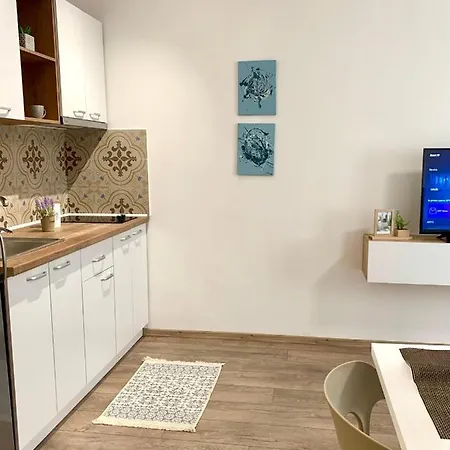 Sol Lux 2nd Floor Апартаменты